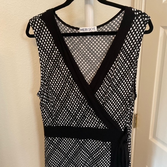 MERI SKYE FAUX WRAP SLEEVELESS V-NECK MAXI DRESS 2X - Picture 2 of 6